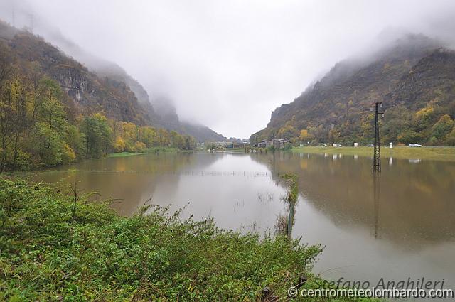 101.jpg - Piani di Balisio (LC). 1 Novembre, ore 15. In particolare si sono avuti più di 130mm nelle 14 ore dalle 17 di Domenica 31 Ottobre alle 7 di Lunedì 1 Novembre. (Stefano Anghileri)