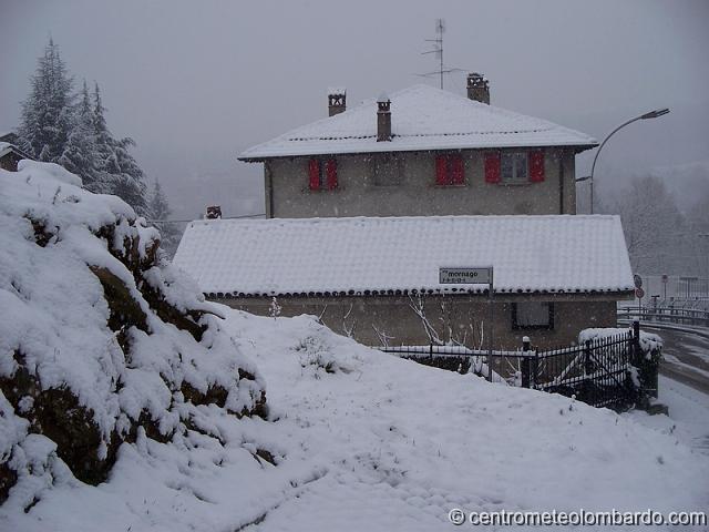 15.JPG - San Fermo della Battaglia (CO). 10 Marzo, ore 7.30. Al suolo 7 cm di neve. (Stefano Vincenzi)